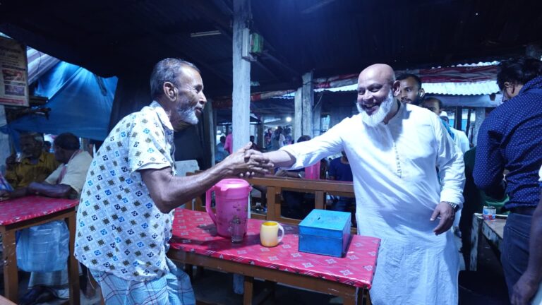 আছিরগঞ্জ বাজারে গণসংযোগ করলেন গণঅধিকার পরিষদের নেতা এডভোকেট জাহিদুর রহমান